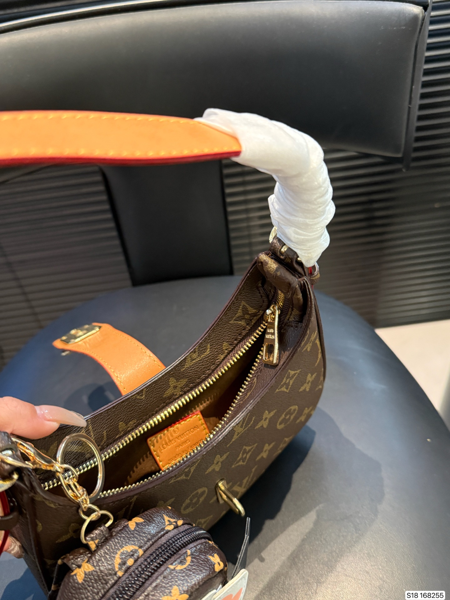 Louis Vuitton P125 21 12 Handbag