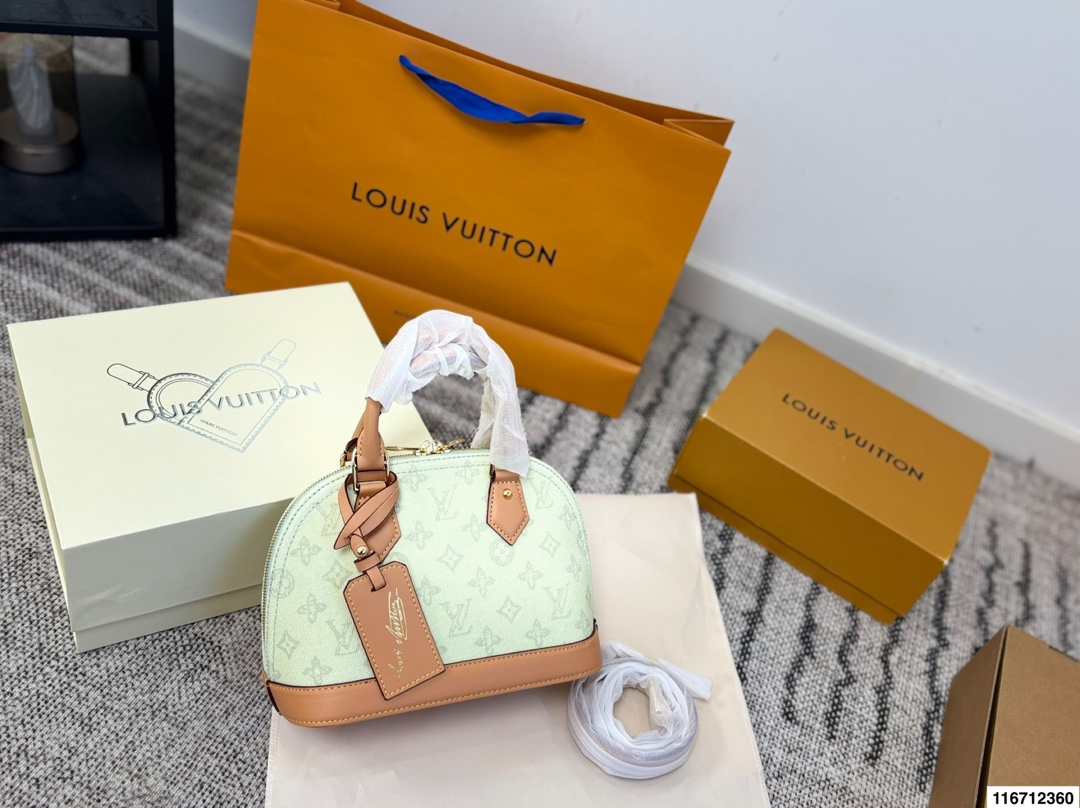 Louis Vuitton P135 24 17 Bag