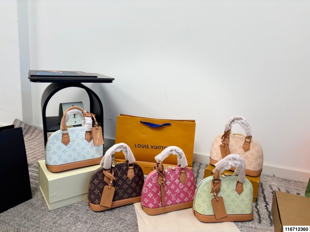 Louis Vuitton P135 24 17 Bag 24 x 17 cm editorial product context 1