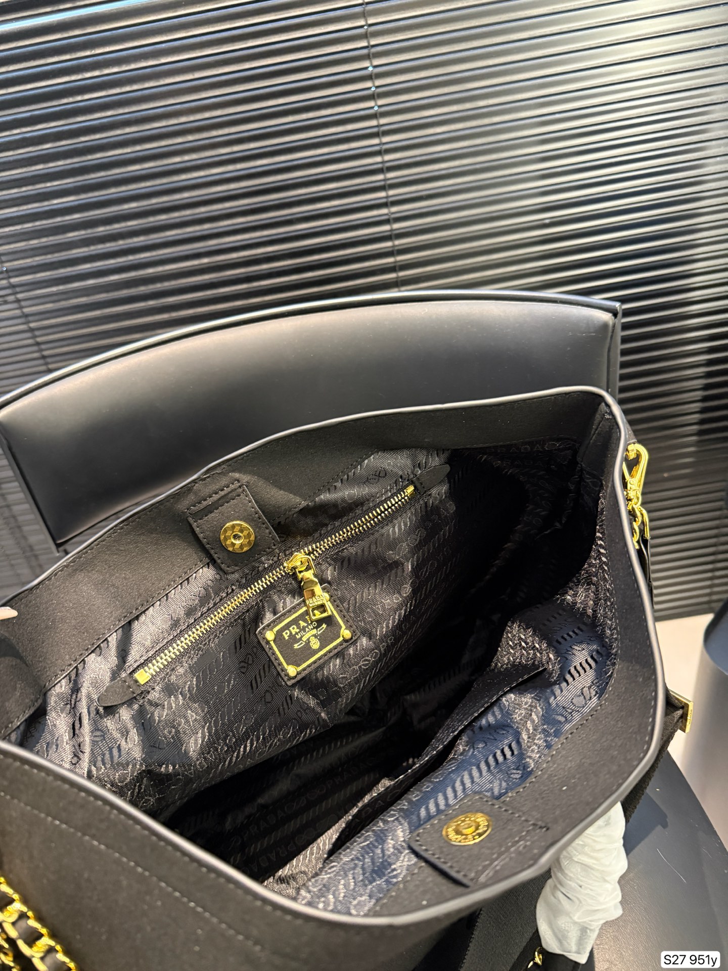 Prada P170 33 32 951 Tote Bag