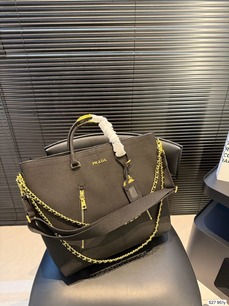 Prada P170 33 32 951 Tote Bag editorial product context 2