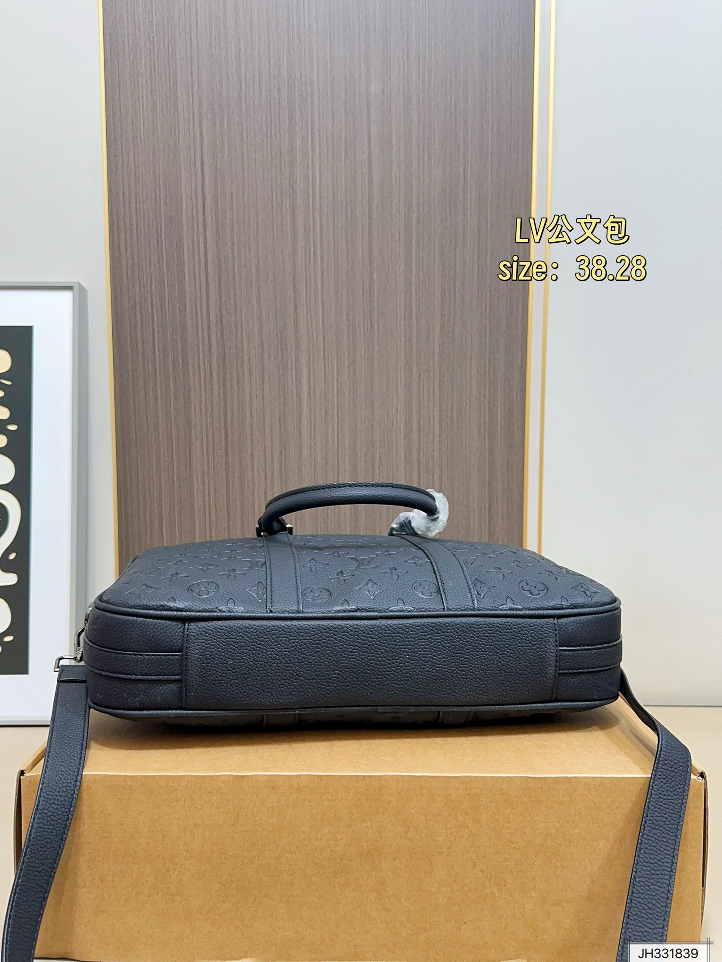 Louis Vuitton 140 logo 38 28 Shoulder Bag