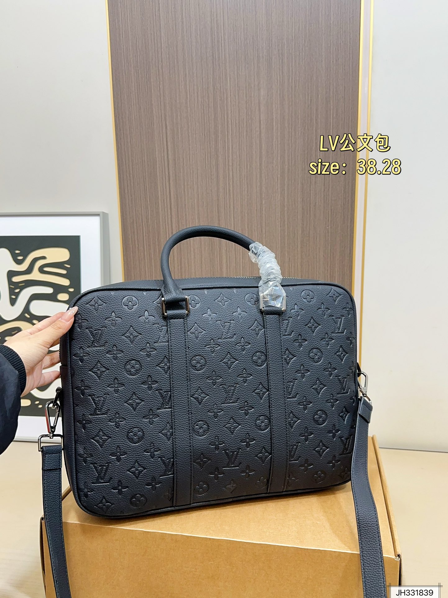 Louis Vuitton 140 logo 38 28 Shoulder Bag