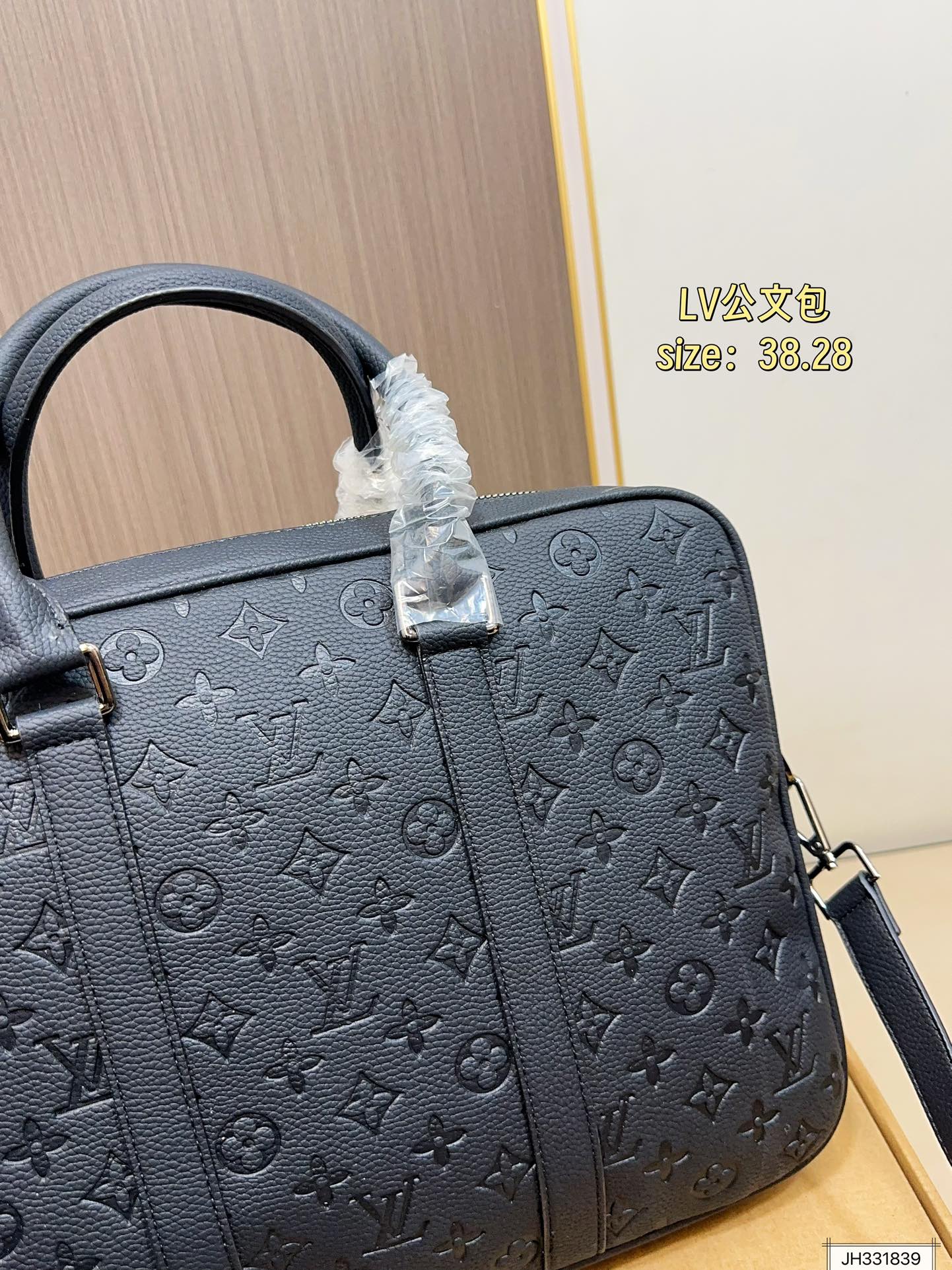 Louis Vuitton 140 logo 38 28 Shoulder Bag