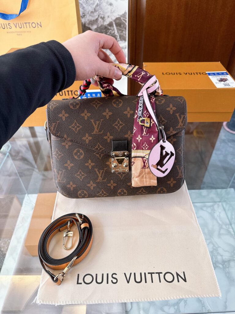 Louis Vuitton Tis Leather Scarf editorial product context 2
