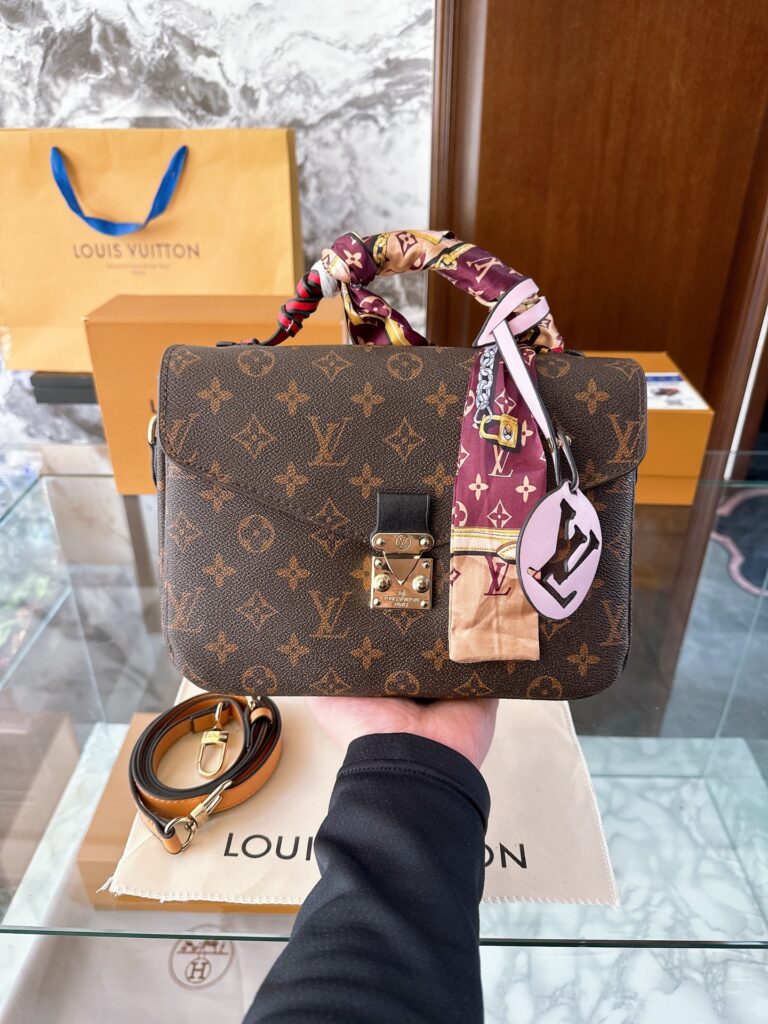 Louis Vuitton Tis Leather Scarf editorial product context 3