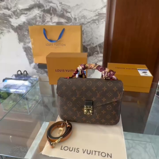 Louis Vuitton Pochette Metis Shoulder Bag