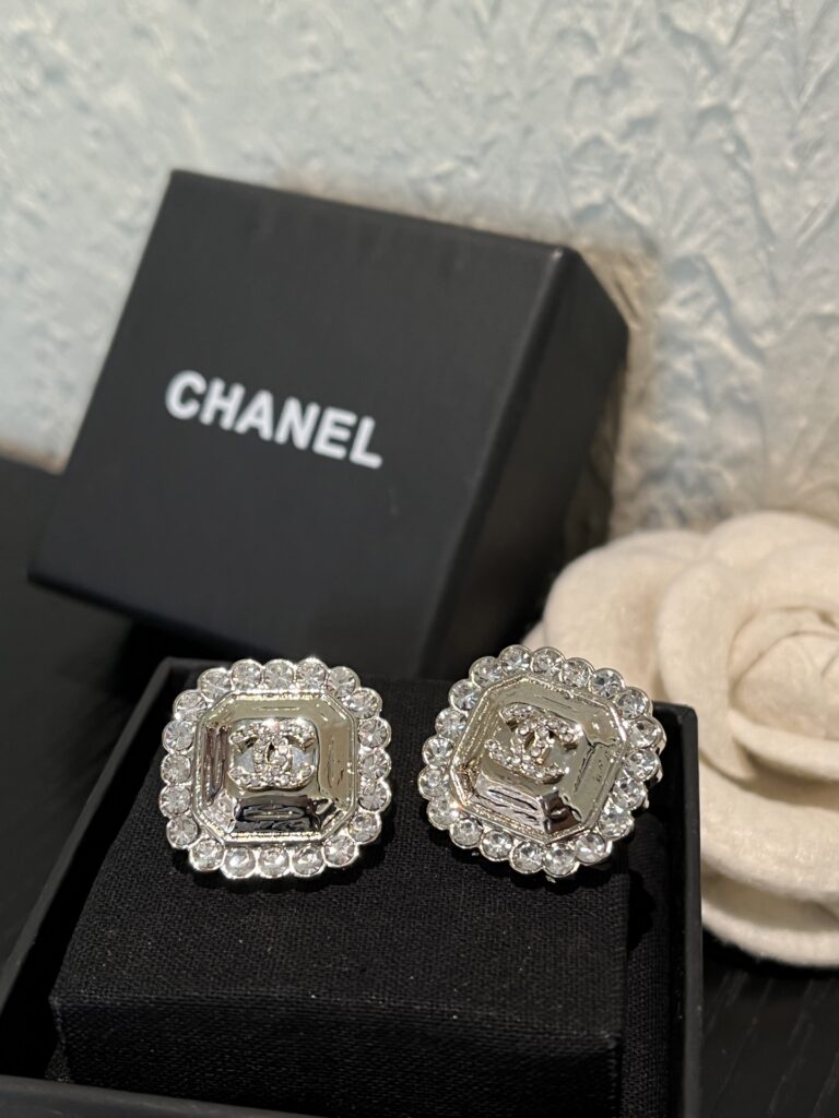 Designer Ring editorial product context 1