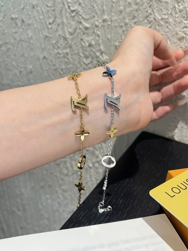 Designer L228 Bracelet editorial product context 1