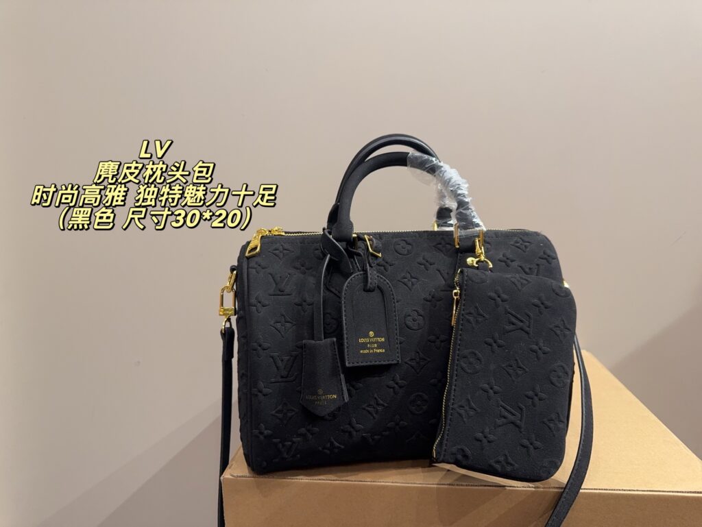 Louis Vuitton Speedy Bag 30 x 20 cm editorial product context 1