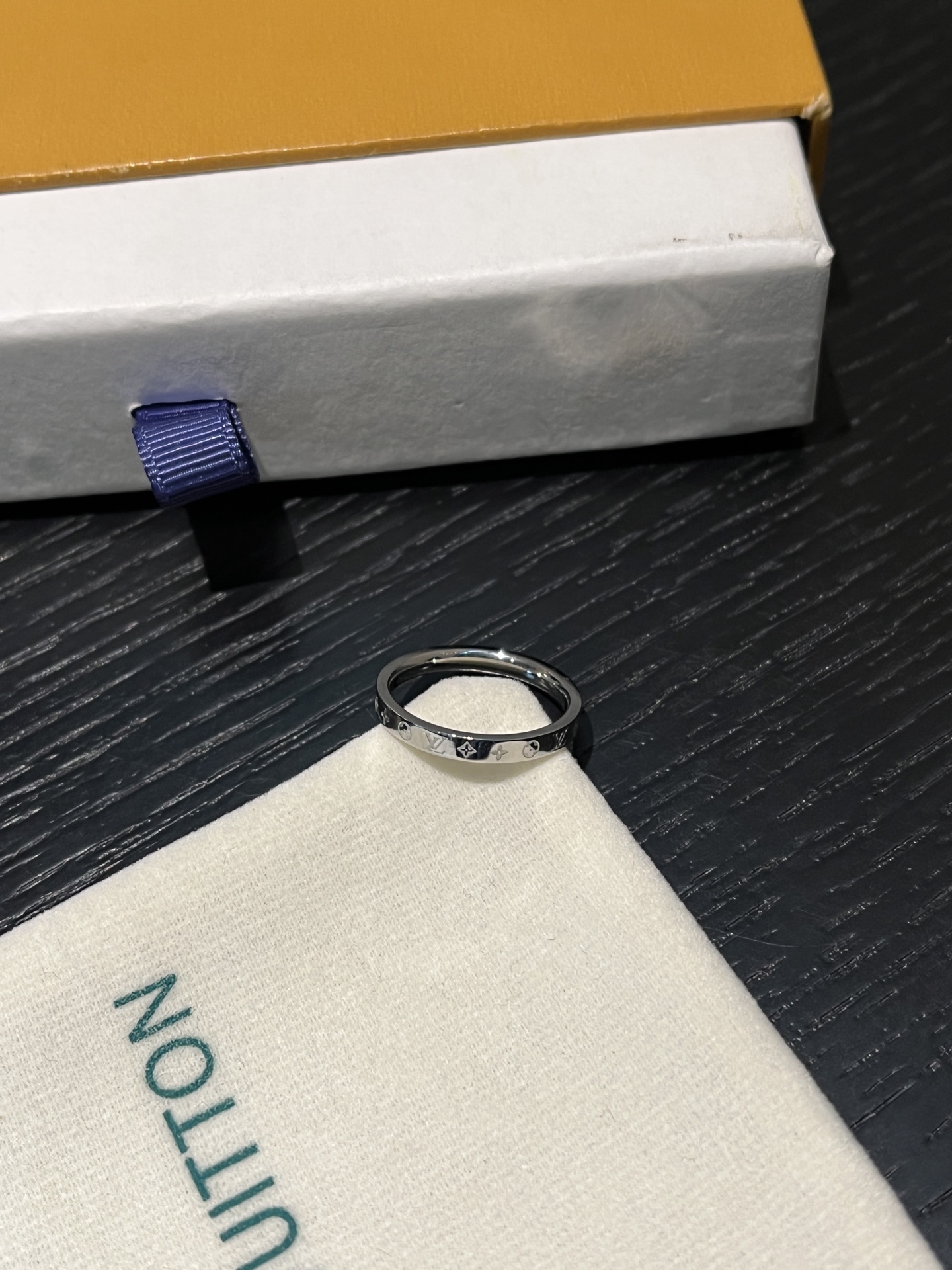 Designer J033 Ring