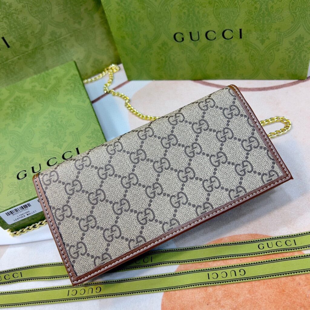 Gucci Horsebit Shoulder Bag editorial product context 3