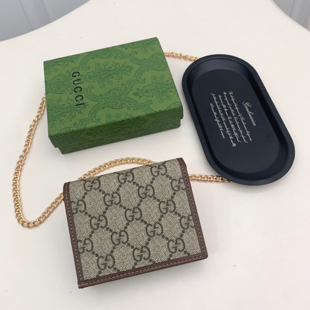 Gucci Horsebit Card Holder editorial product context 3