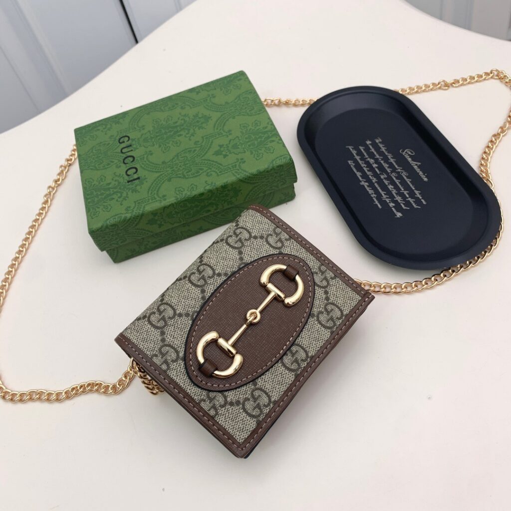 Gucci Horsebit Card Holder editorial product context 2