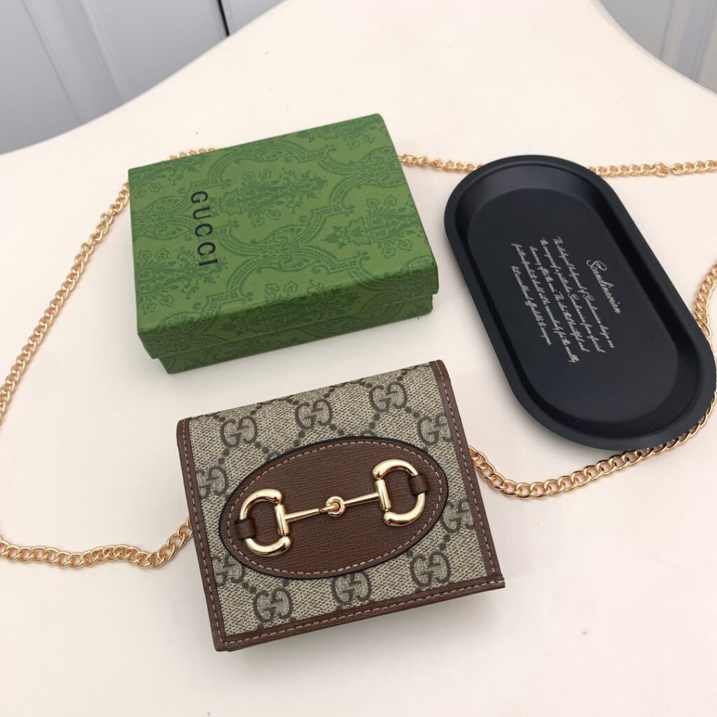 Gucci Horsebit Card Holder editorial product context 1