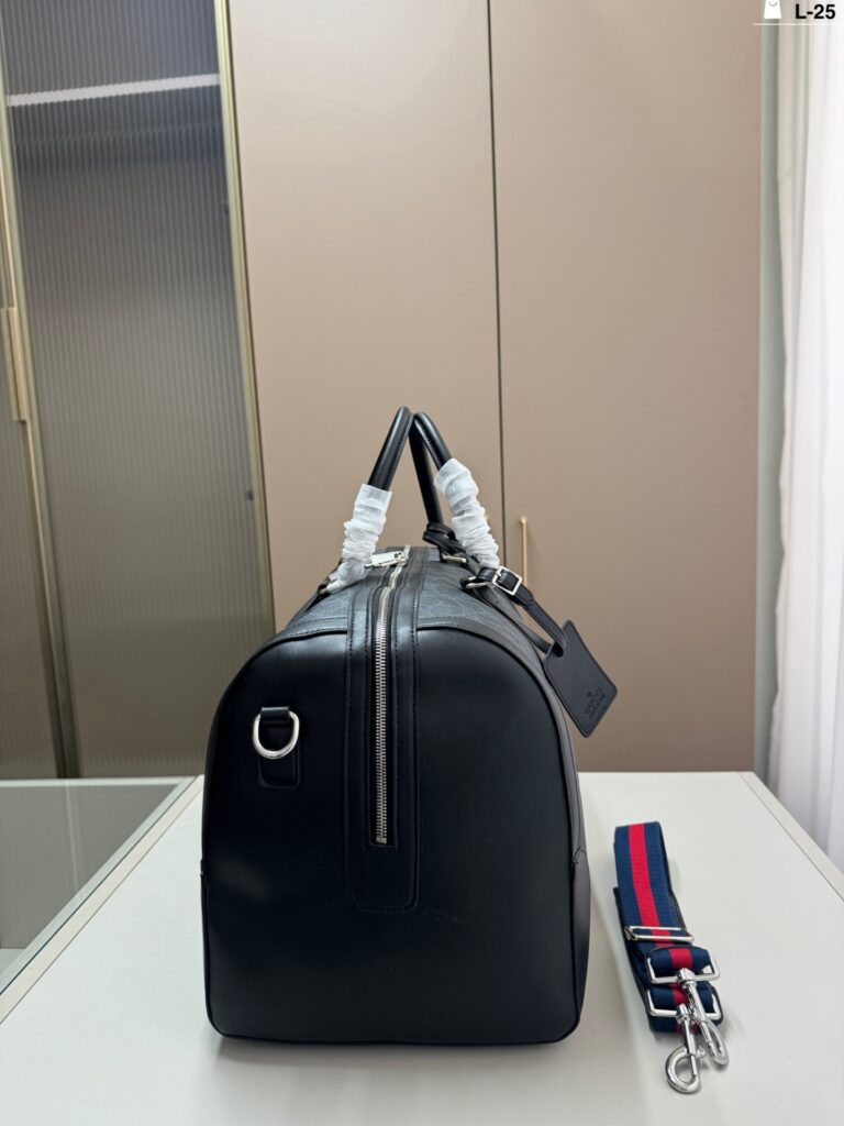Gucci Gg Supreme Duffle Black Leather Bag editorial product context 2