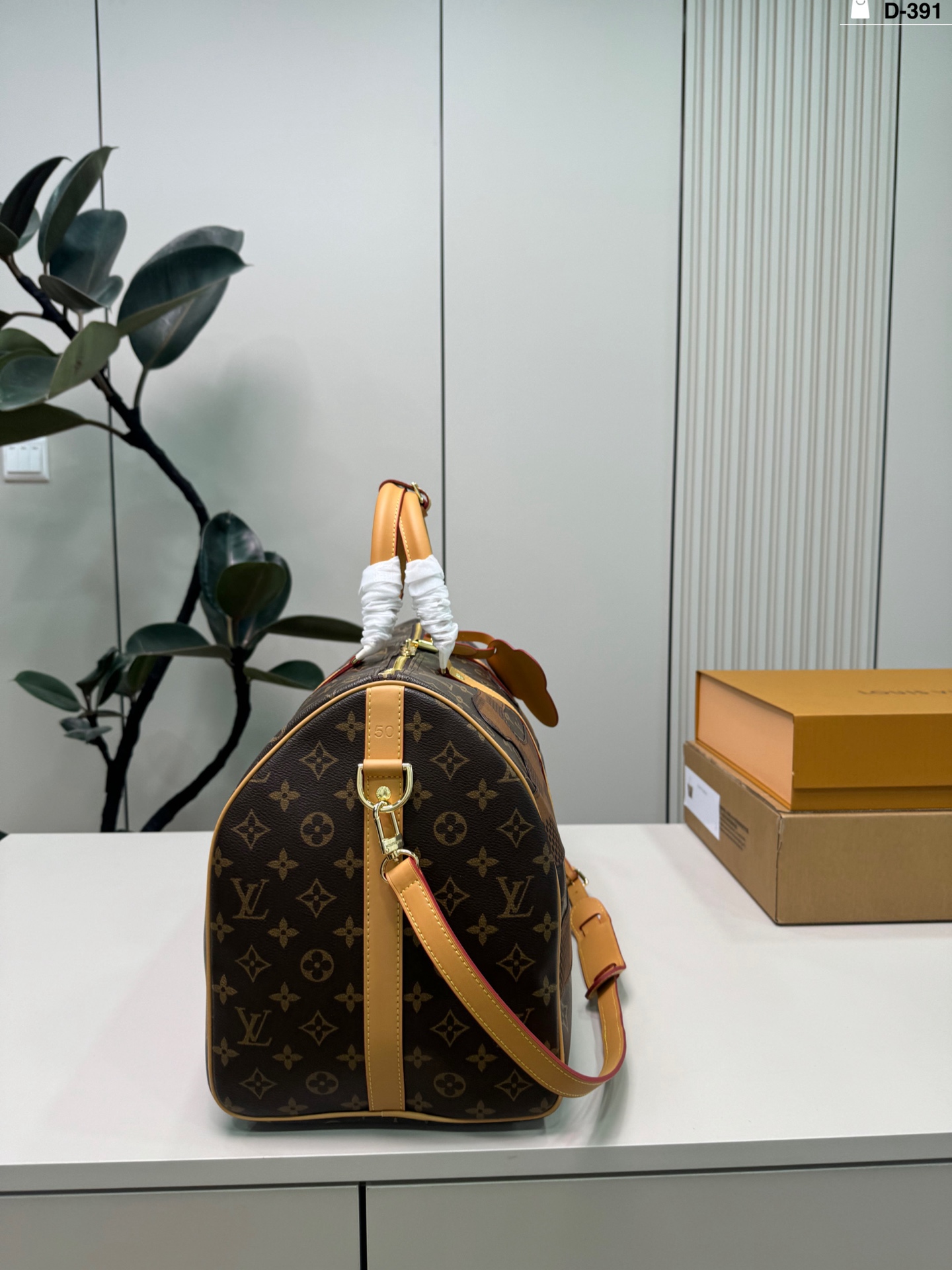 Louis Vuitton p185 D-391 50 28 Nigo Keepall OR Bag