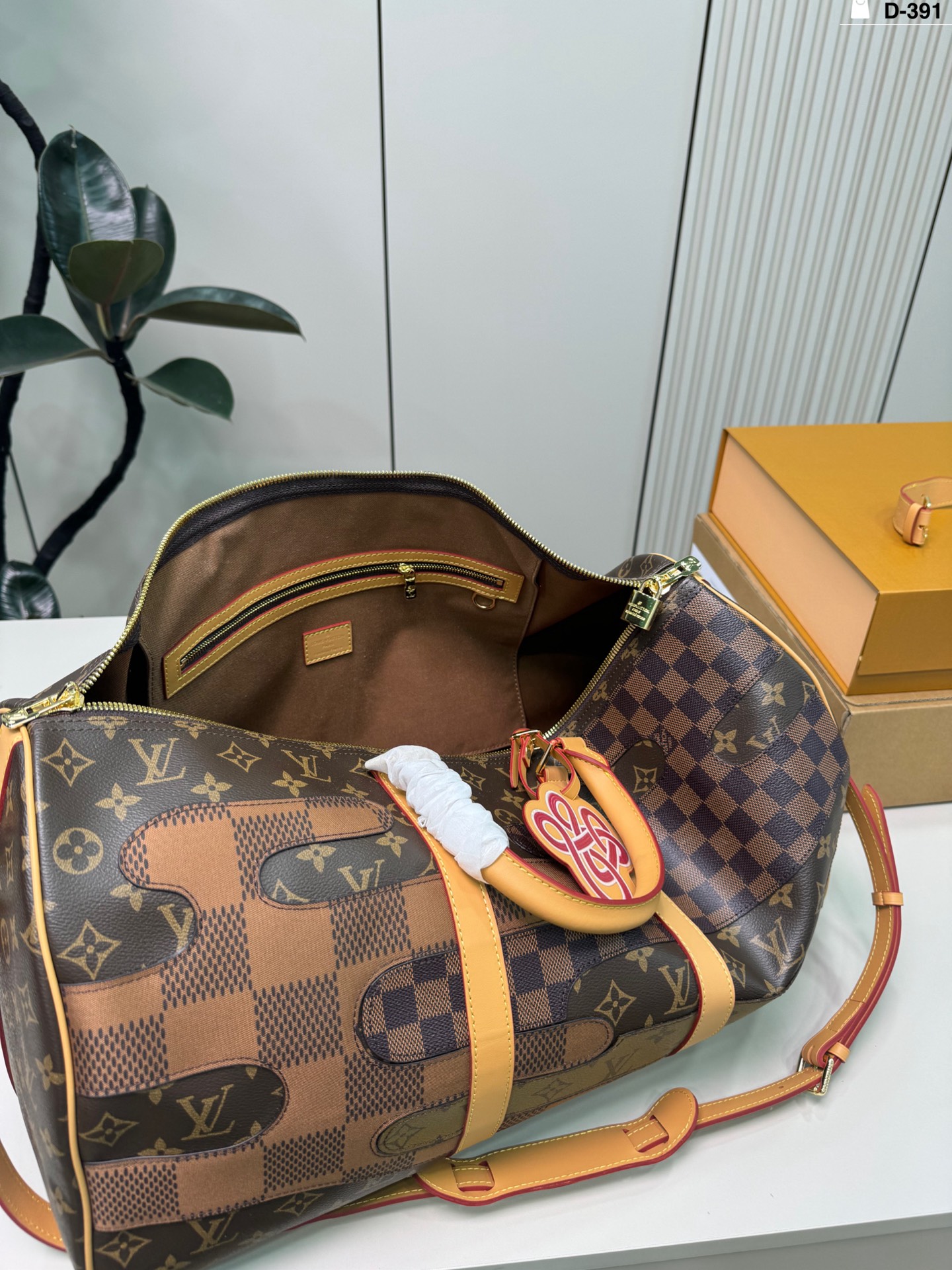 Louis Vuitton p185 D-391 50 28 Nigo Keepall OR Bag