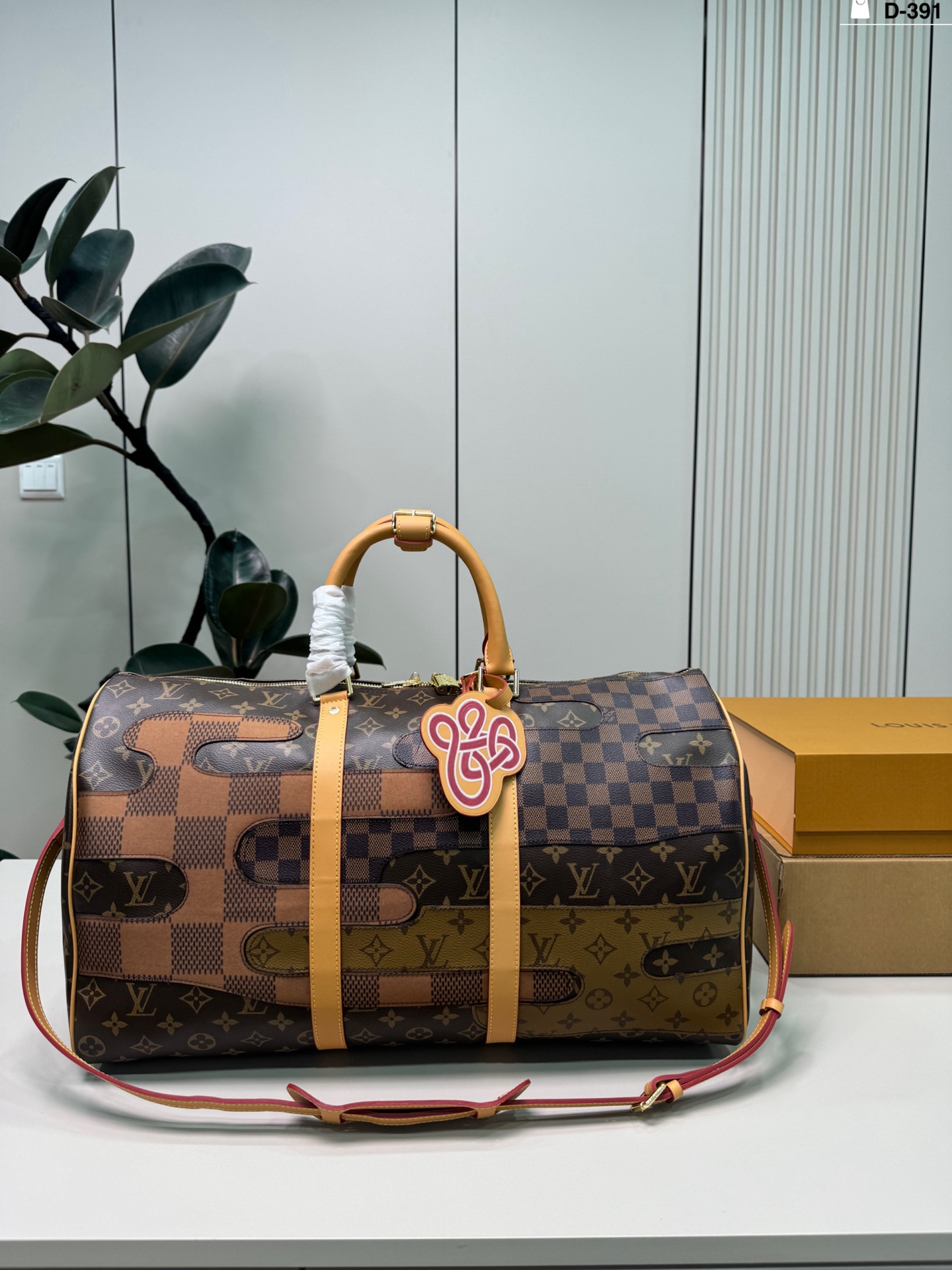 Louis Vuitton p185 D-391 50 28 Nigo Keepall OR Bag