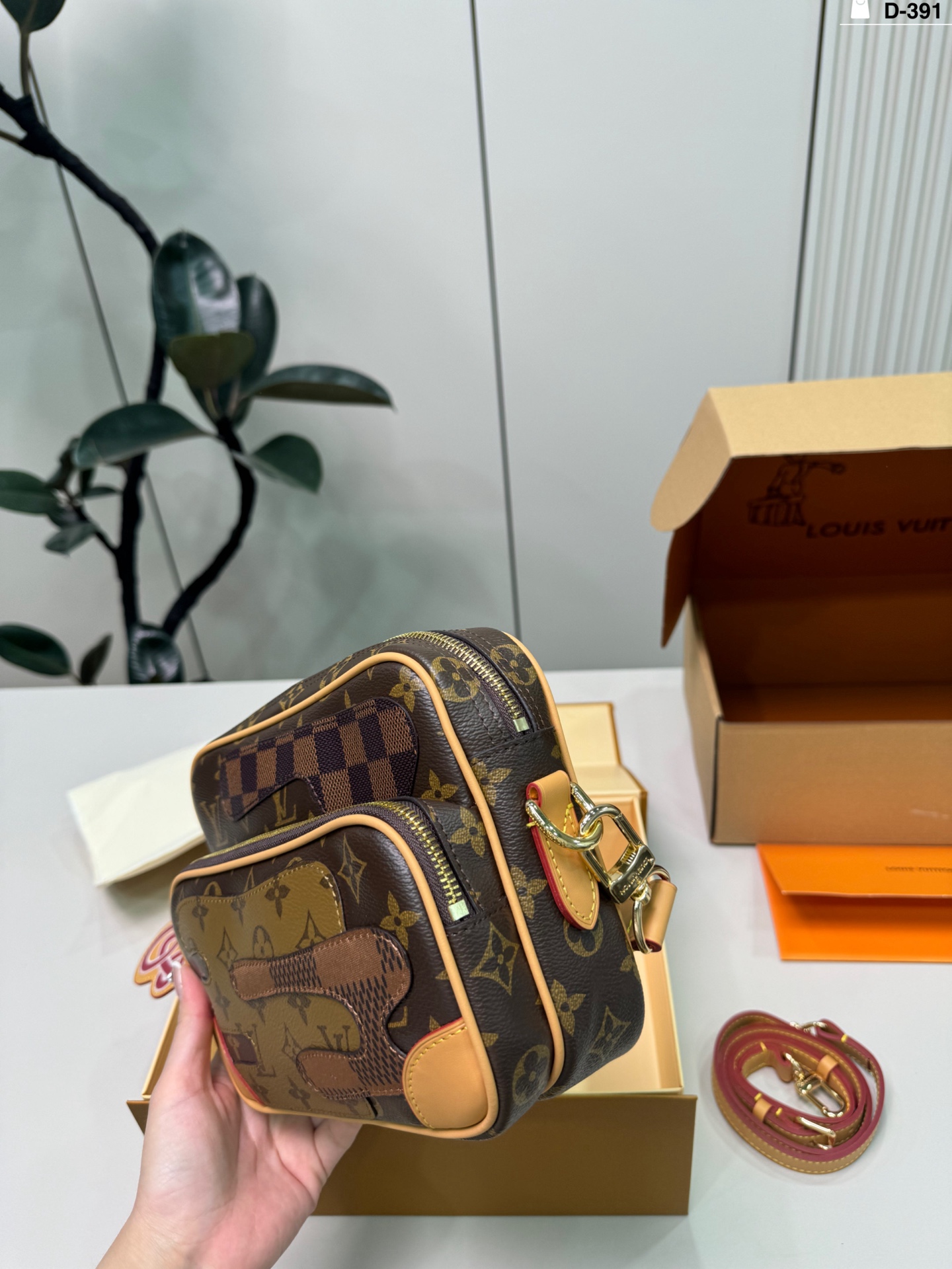 Luxury p150 D-391 22 16 LVxNigo NIL OK Bag