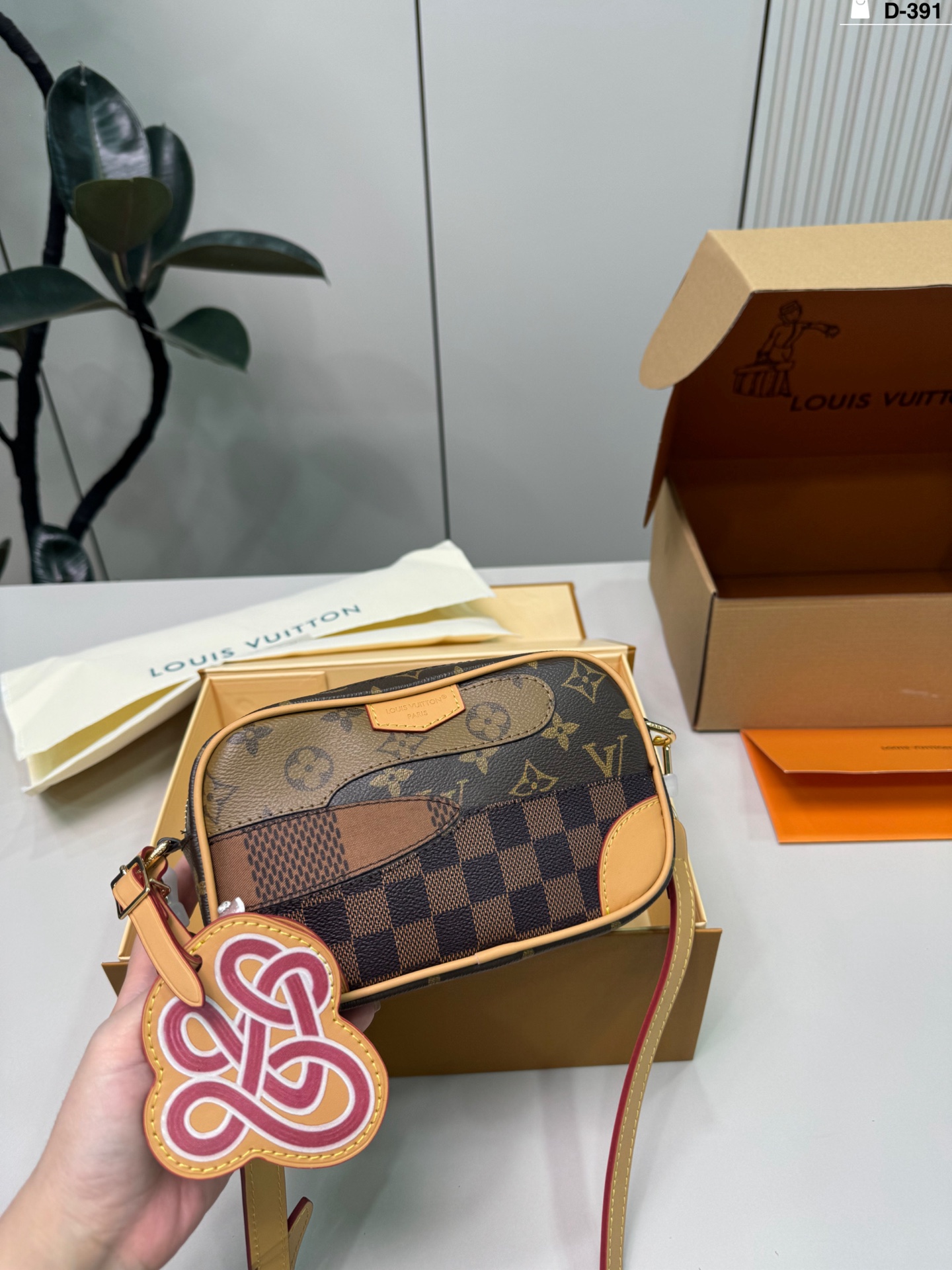 Louis Vuitton p140 D-391 20 12 Nigo Trocadro LV2025 Bag