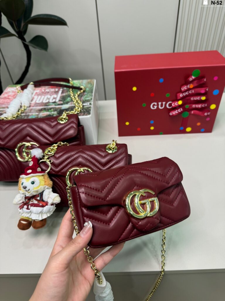 Gucci Gg Marmont Leather Shoulder Bag editorial product context 1