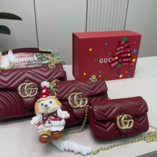 Gucci Marmont Mini Leather SET THE features iconic GG logo hardware IN luxurious gold-tone finish Crafted from supple this boasts structured silhouette AND chain-link strap FOR versatile carrying ITS compact interior IS perfect essentials making IT ideal day-to-evening wear MAY include additional accessories OR complementary items Highlights Materials Available sizes size-mini size-small color-gold material-leather material-metal Shoulder Bag