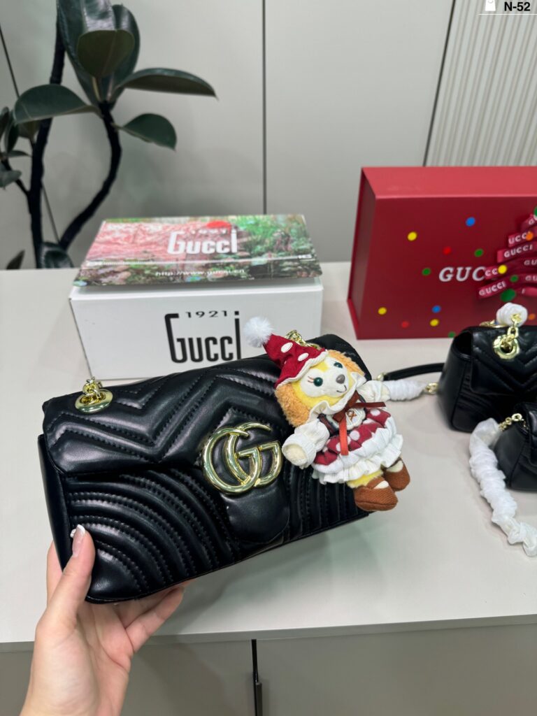 Gucci Jackie Shoulder Bag editorial product context 1
