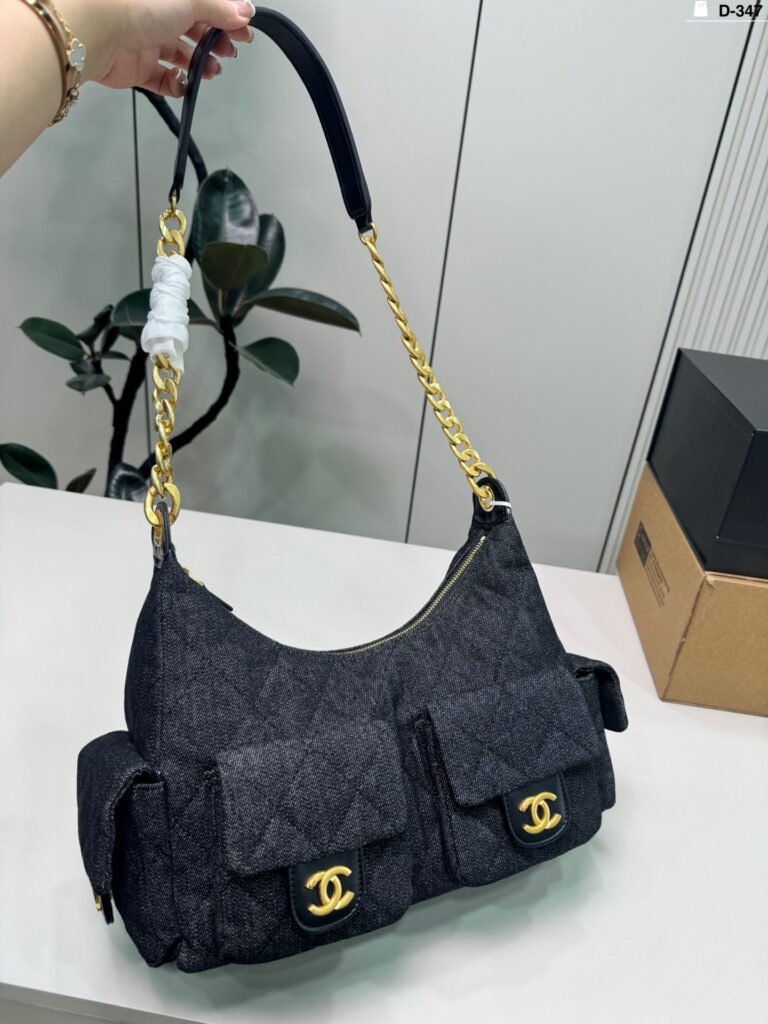 Chanel 22 Handbag editorial product context 1