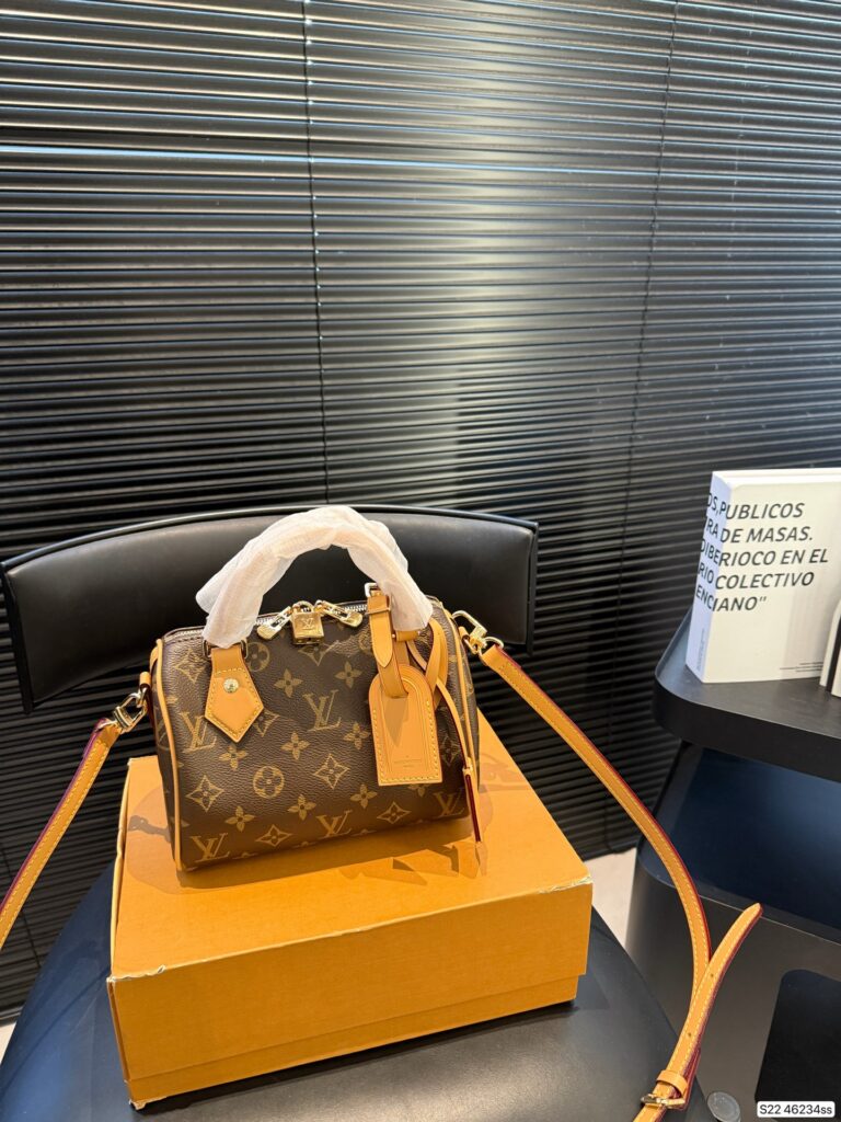 Designer HFZW Bag editorial product context 3