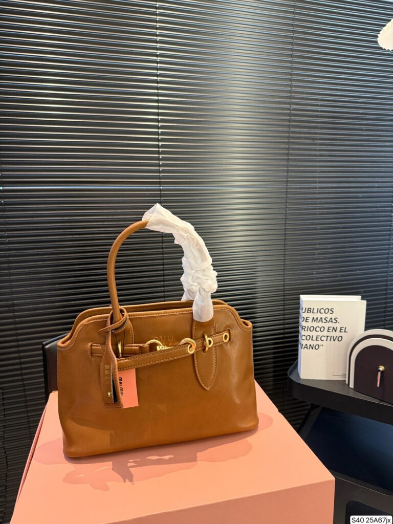Designer Z2n Bag editorial product context 3