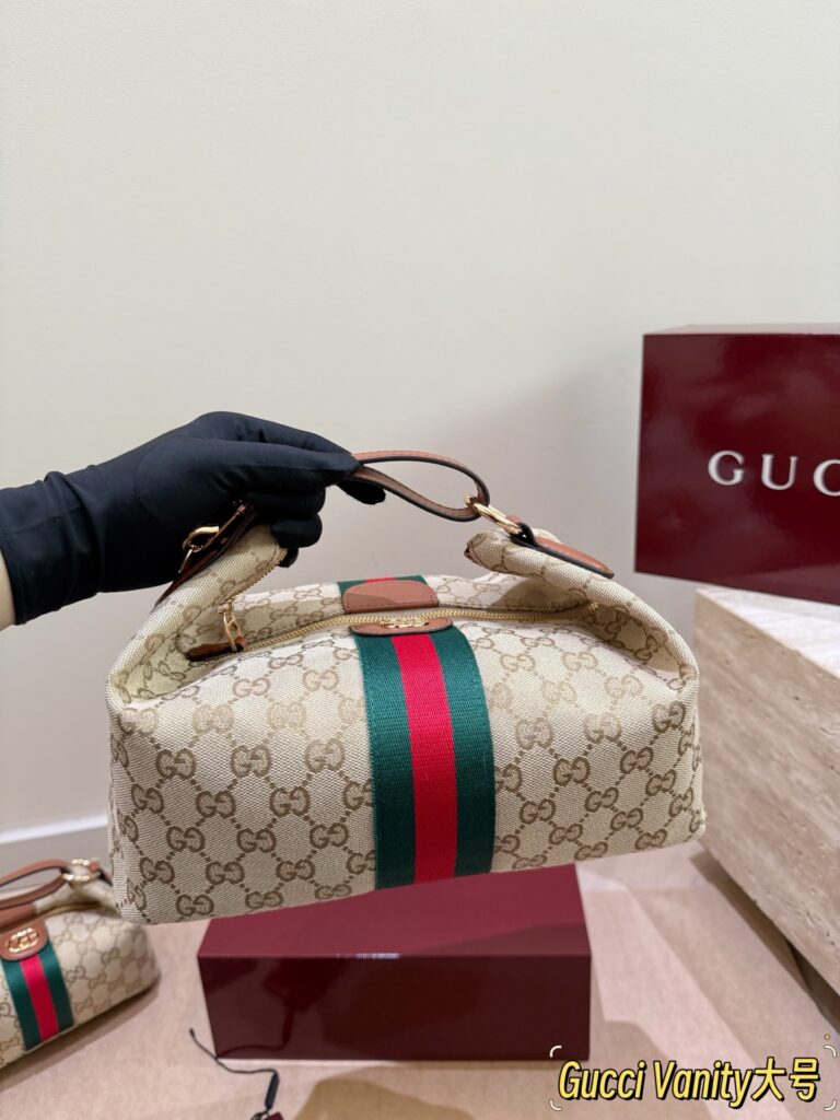 Gucci Ophidia Red Leather Shoulder Bag editorial product context 2