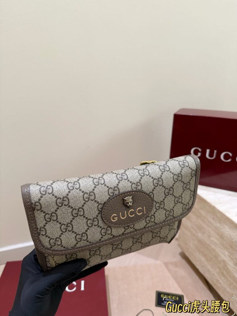 Gucci Beige Leather Wallet editorial product context 2
