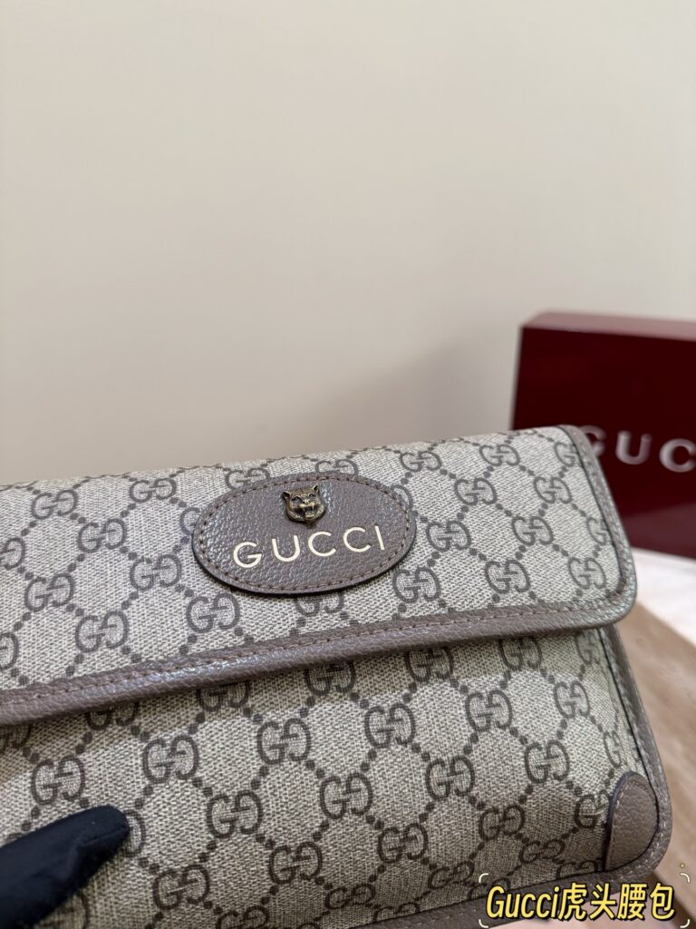Gucci Beige Leather Wallet editorial product context 3