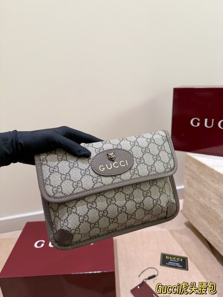 Gucci Beige Leather Wallet editorial product context 1