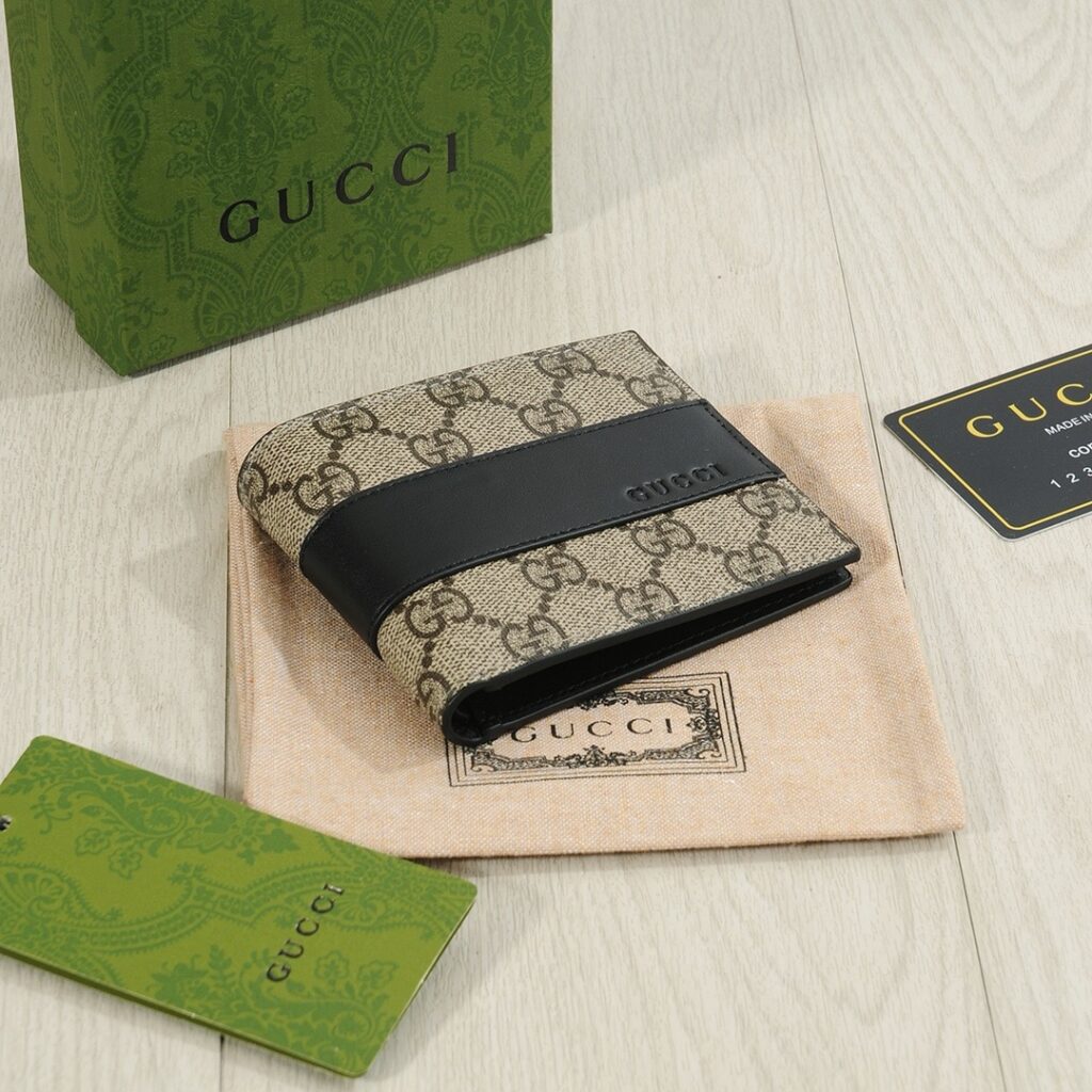 Gucci Gg Bi Fold Canvas Wallet editorial product context 2