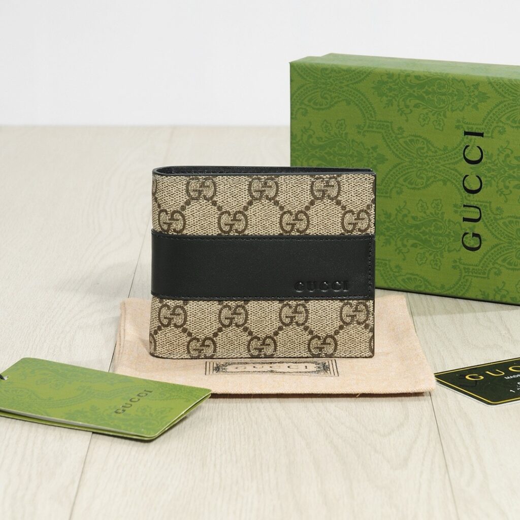 Gucci Gg Bi Fold Canvas Wallet editorial product context 3
