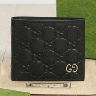 Gucci GG Marmont Leather THE IS crafted IN Italy from matelass with chevron design AND embellished signature Double hardware Featuring multiple interior slots bill compartments ZIP coin pocket this compact offers both style practicality ITS timeless impeccable craftsmanship make IT luxurious everyday essential Highlights Materials accessories material-leather Wallet