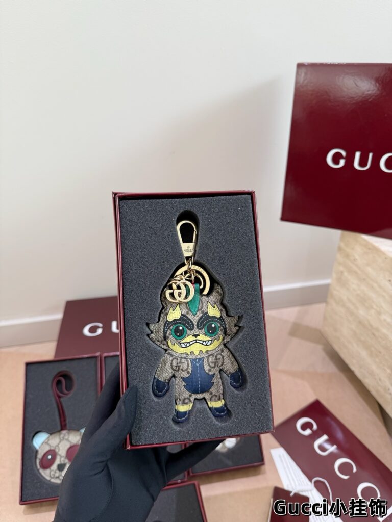 Gucci Charm Gold Leather Handbag editorial product context 1