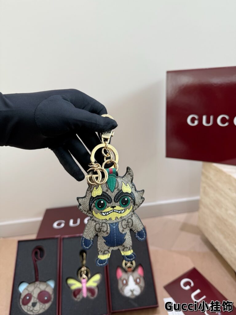 Gucci Charm Gold Leather Handbag editorial product context 2