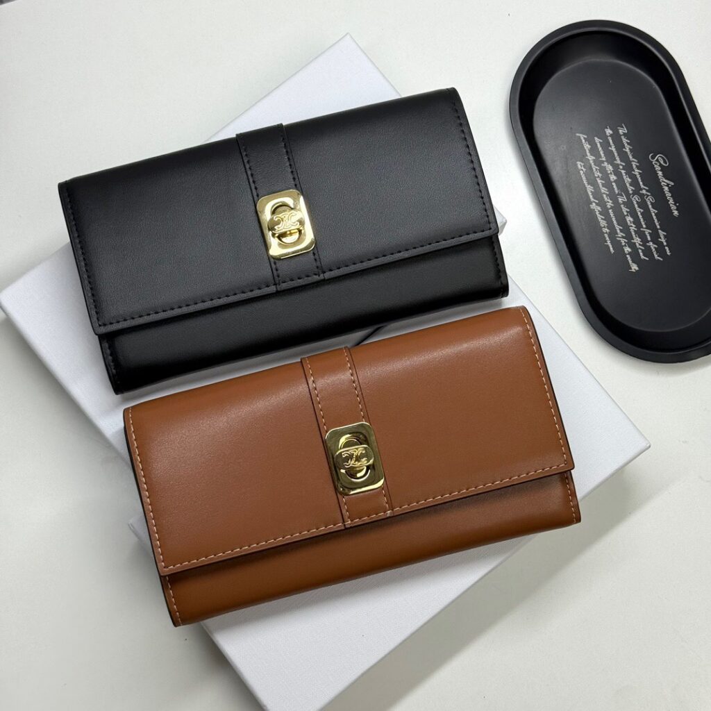 Chanel ON Chain Wallet editorial product context 1