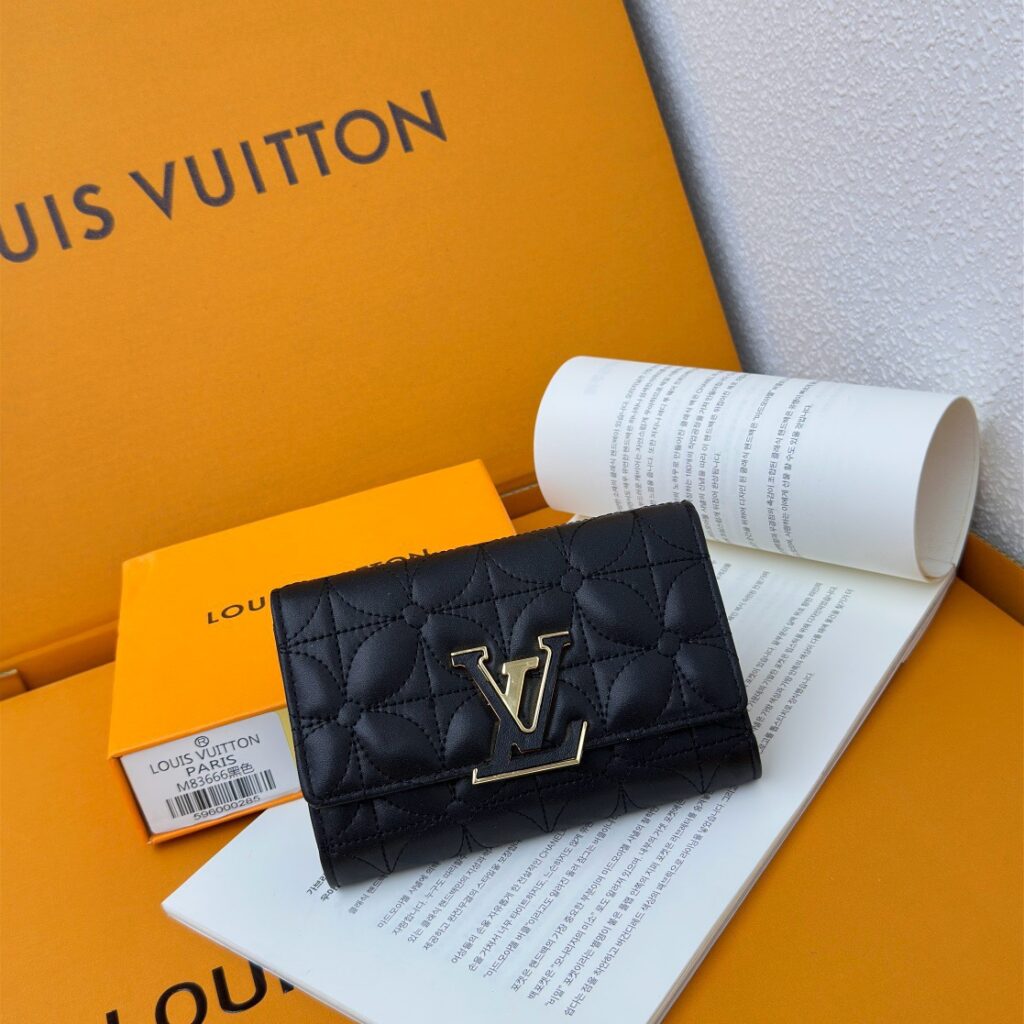 Louis Vuitton Kate Wallet editorial product context 1