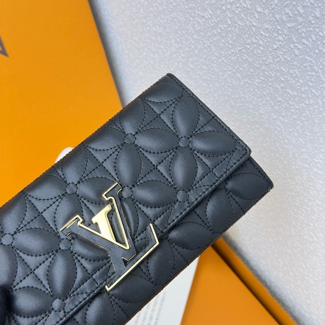 Louis Vuitton ON Chain Wallet