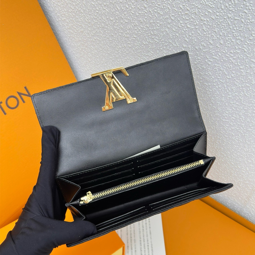 Louis Vuitton ON Chain Wallet