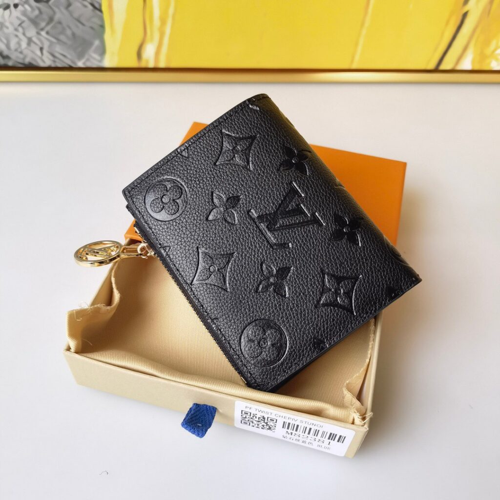 Louis Vuitton Monogram Cardholder Card Holder editorial product context 3