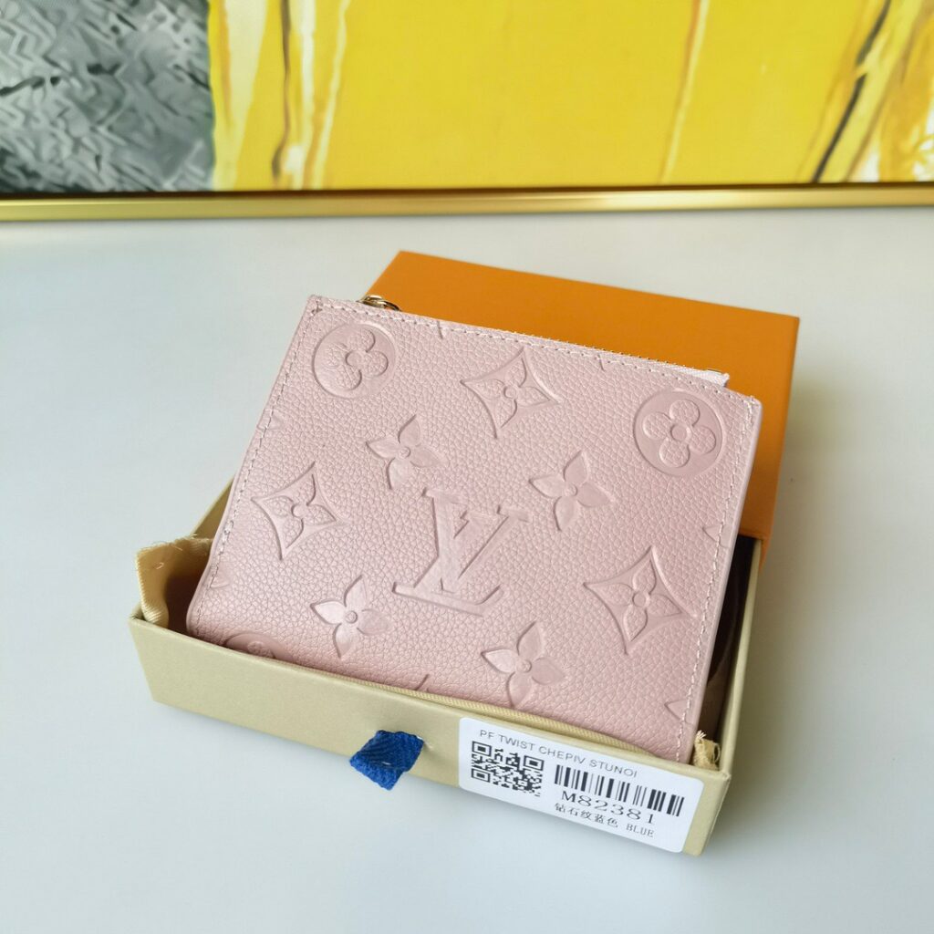 Louis Vuitton Monogram Empreinte Card Holder editorial product context 2