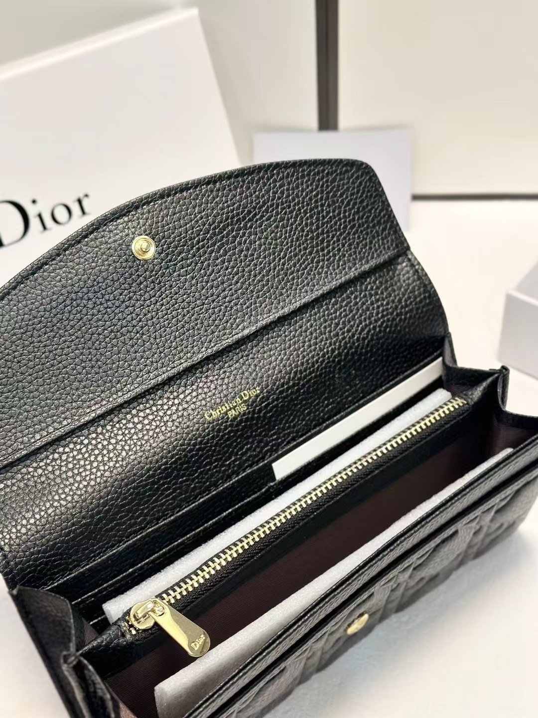 Dior Caro Wallet on Chain
