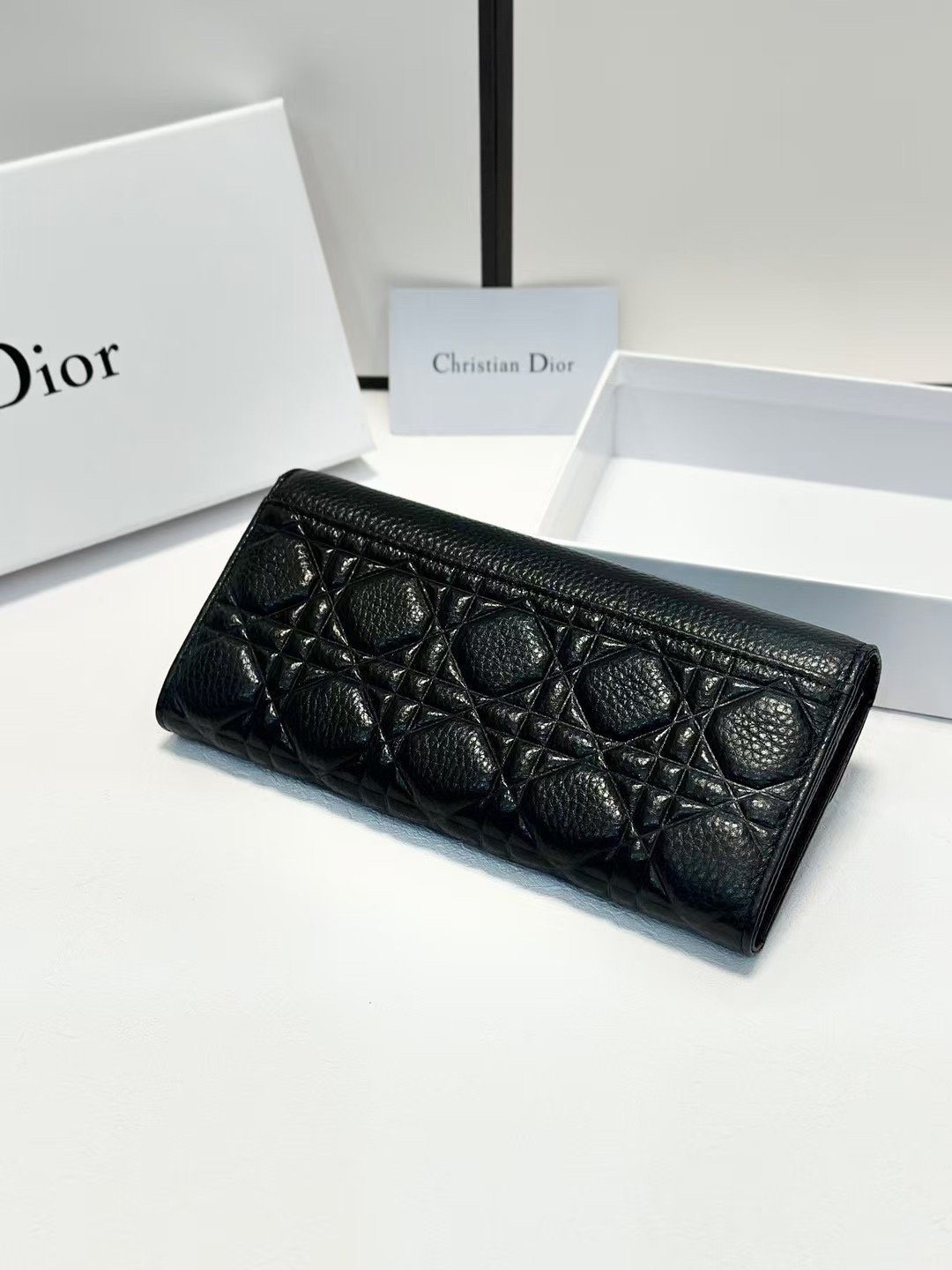 Dior Caro Wallet on Chain