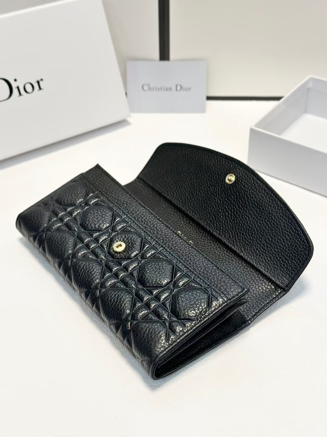 Dior Caro Wallet on Chain