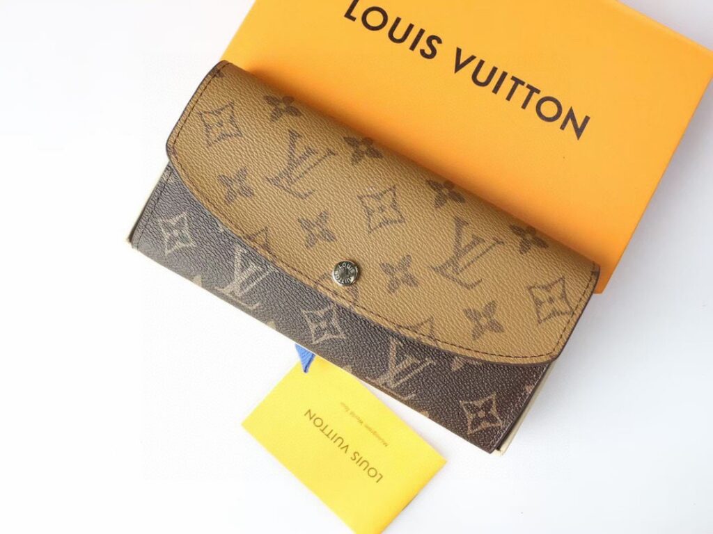 Louis Vuitton Chelsea Wallet editorial product context 2
